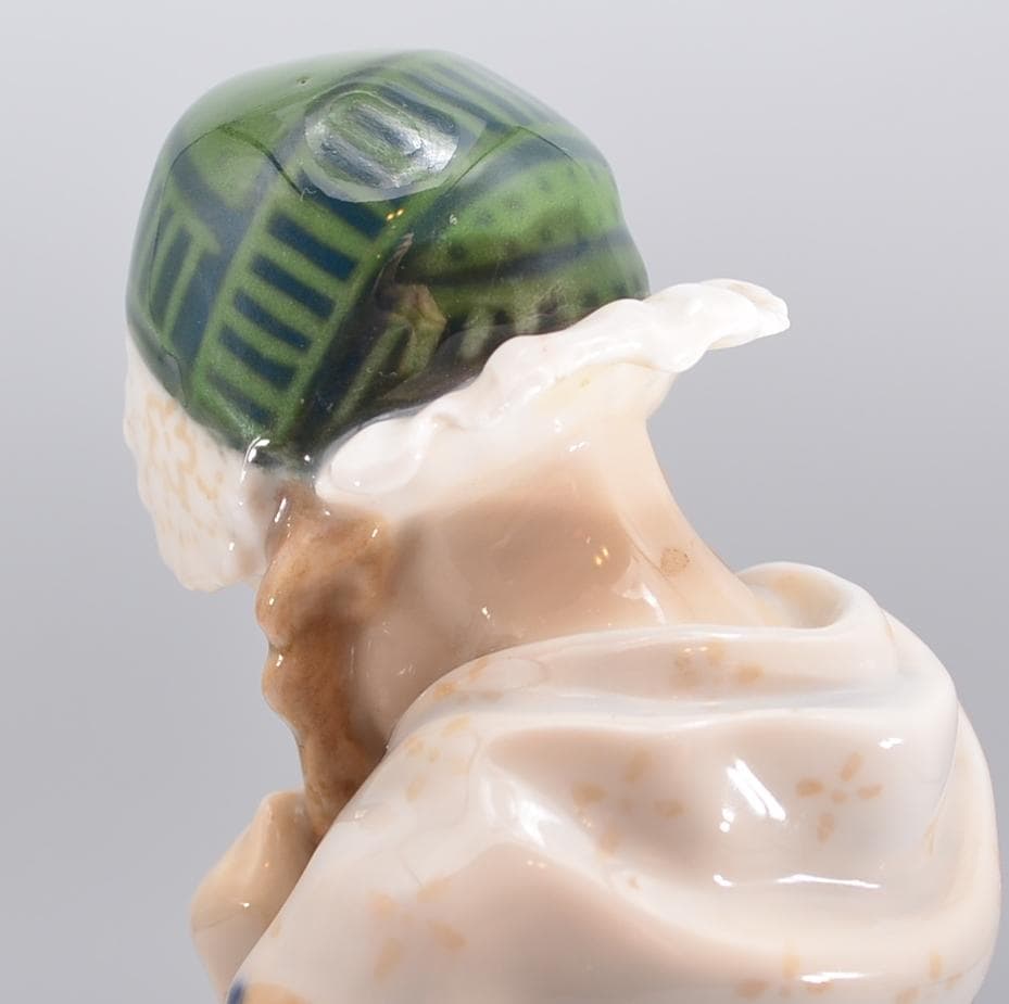 ボーンホルム島の少女　＃1323　★ロイヤルコペンハーゲン　デンマーク　絶版