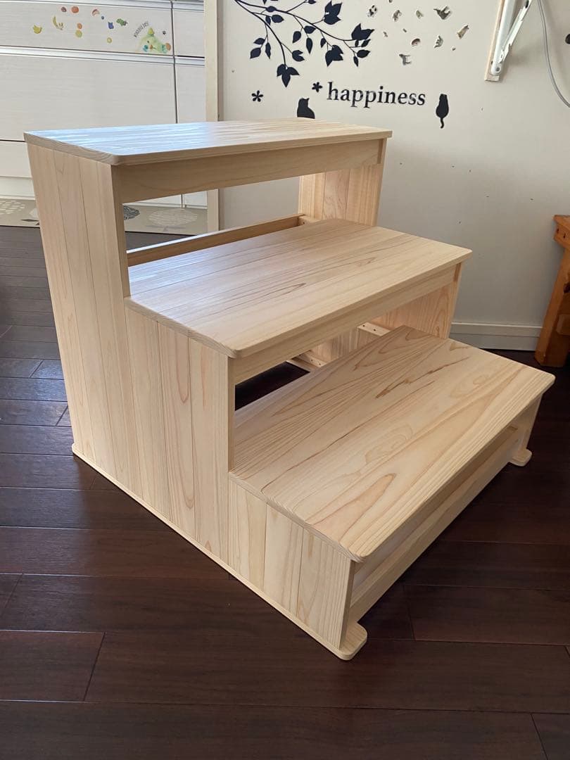 woodstock 39様限定の木製の3段の踏み台です。