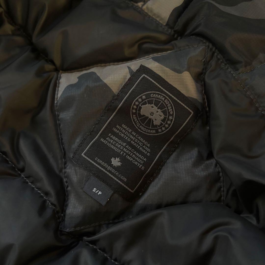 【超希少モデル❗️】カナダグース　ブラックロゴ　ダウンジャケット　カモ柄　迷彩　S