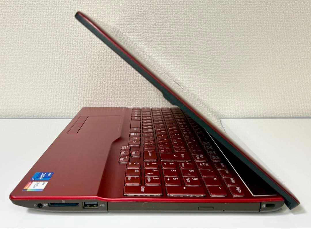 富士通 FMVA53F3R Core i7/8GB/SSD512G/中古美品