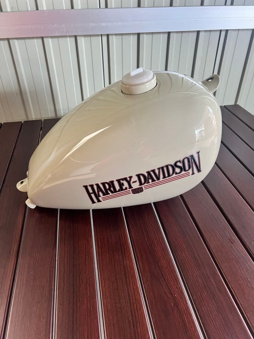 HARLEY-DAVIDSON ハーレー　タンク　ほぼ未使用