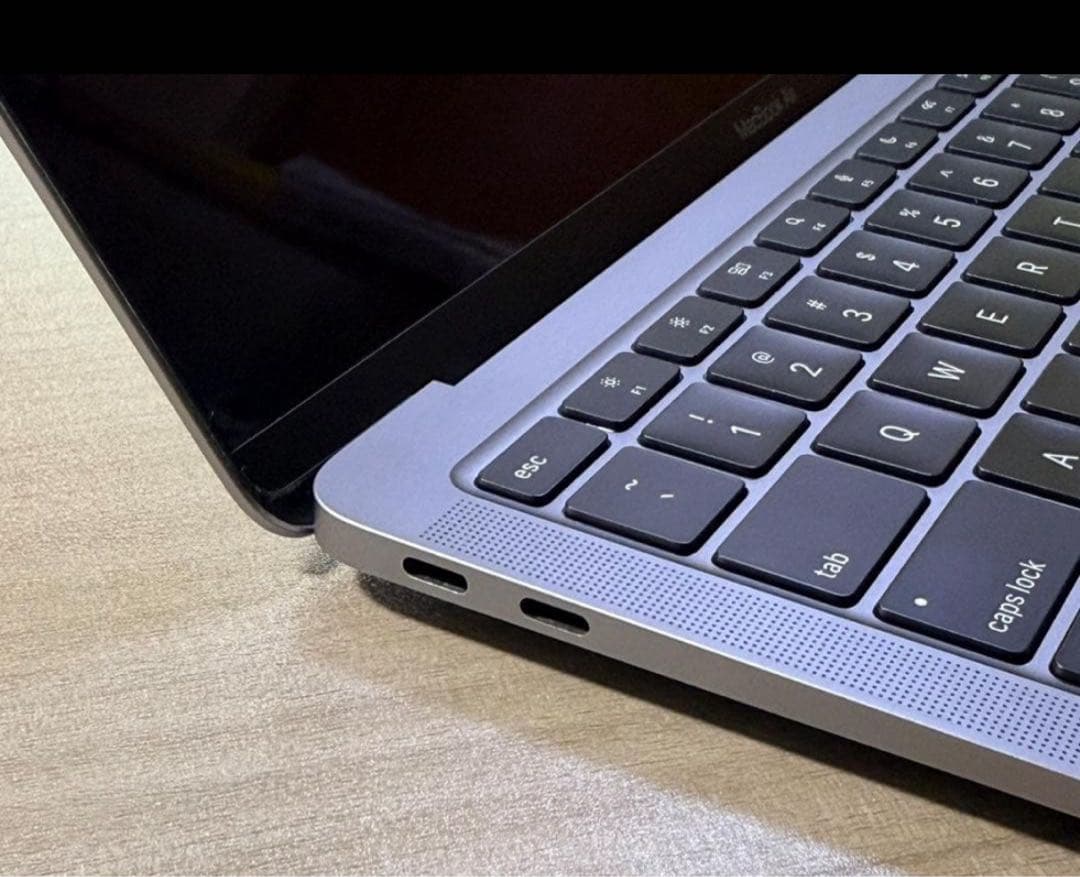 【超美品】Apple MacBook Air (M1, 2020)スペースグレー