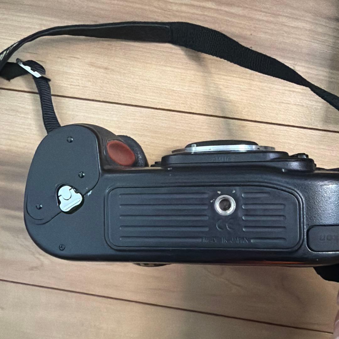 Nikon F100 一眼レフカメラ　レンズ付き