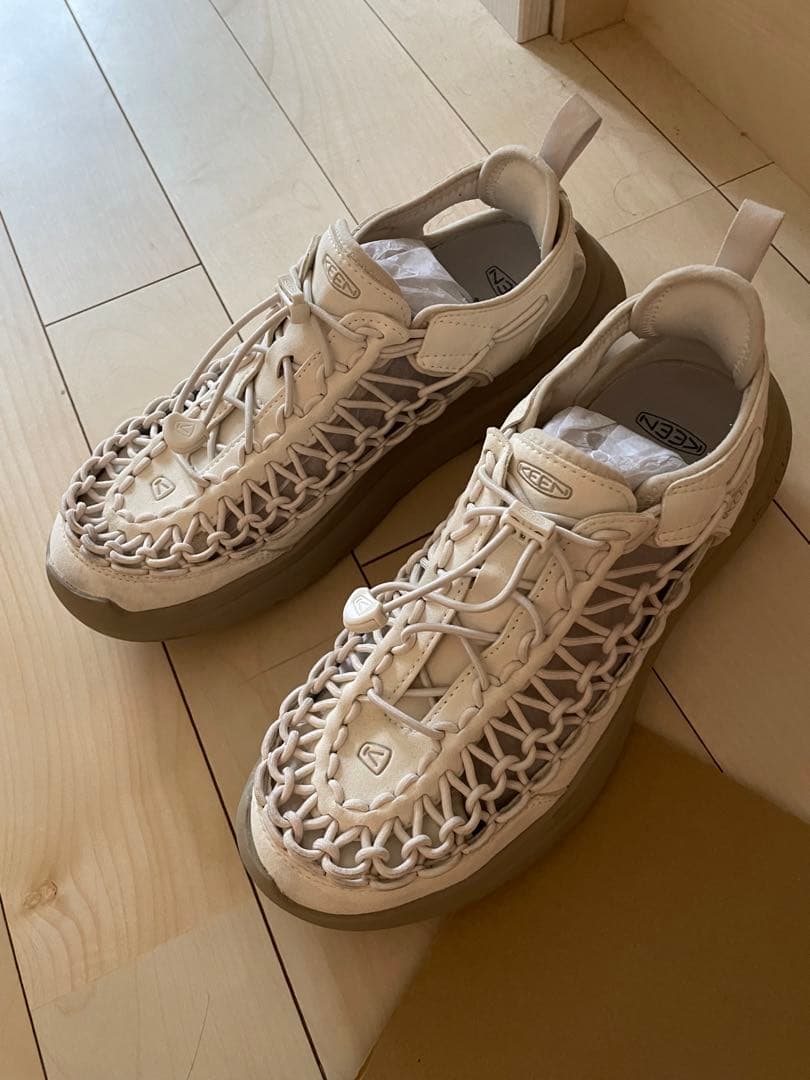 KEEN UNEEK WKスニーカーサンダル ベージュ