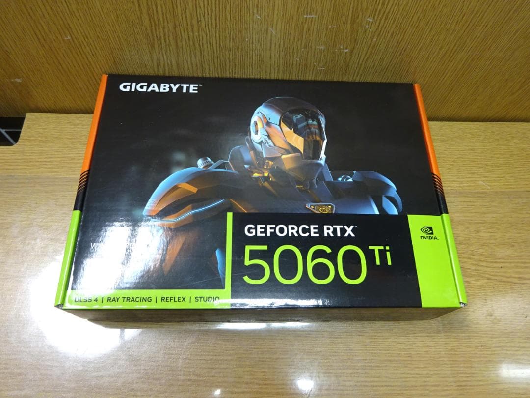 美品 RTX5060Ti WINDFORCE GDDR7ゲーミング クリエーター