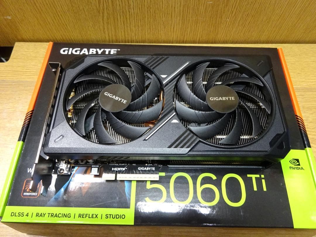 美品 RTX5060Ti WINDFORCE GDDR7ゲーミング クリエーター