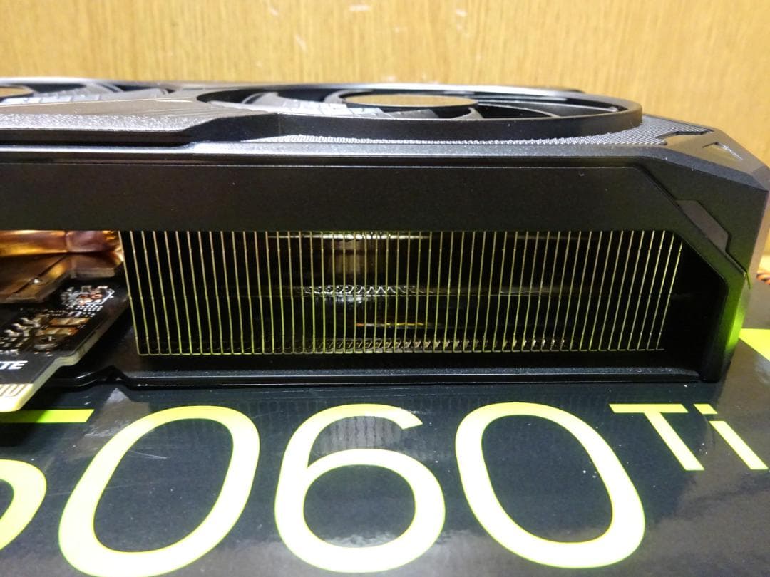 美品 RTX5060Ti WINDFORCE GDDR7ゲーミング クリエーター