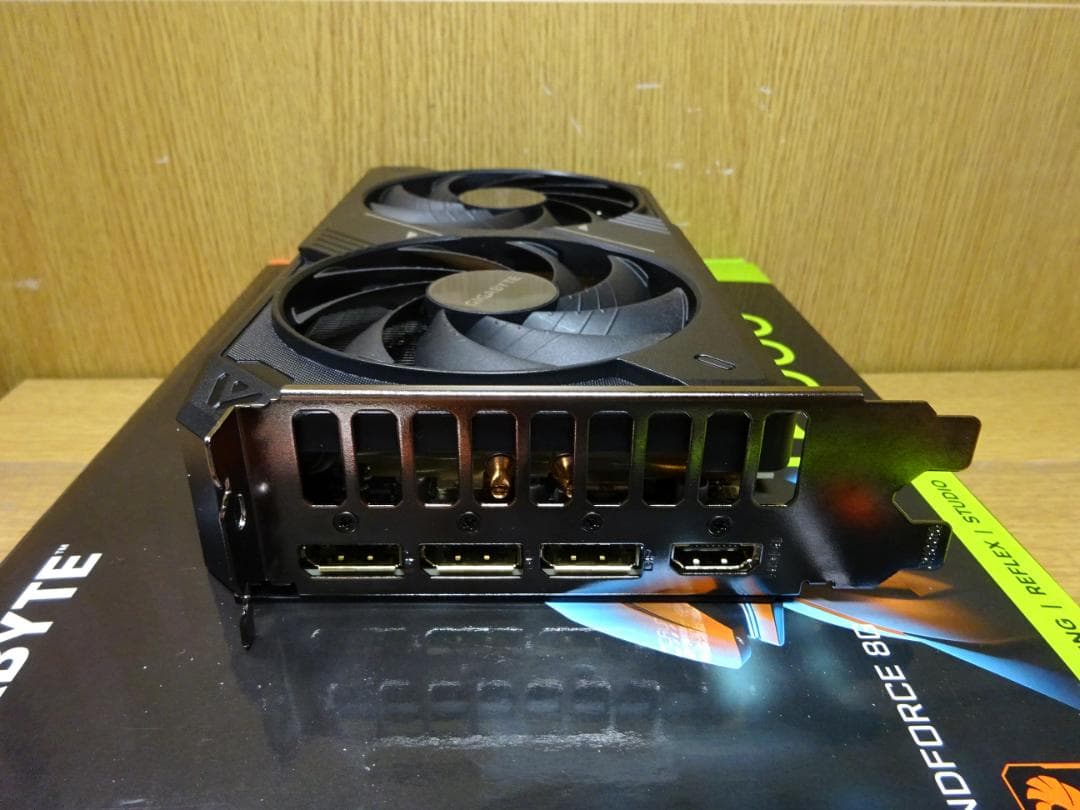 美品 RTX5060Ti WINDFORCE GDDR7ゲーミング クリエーター