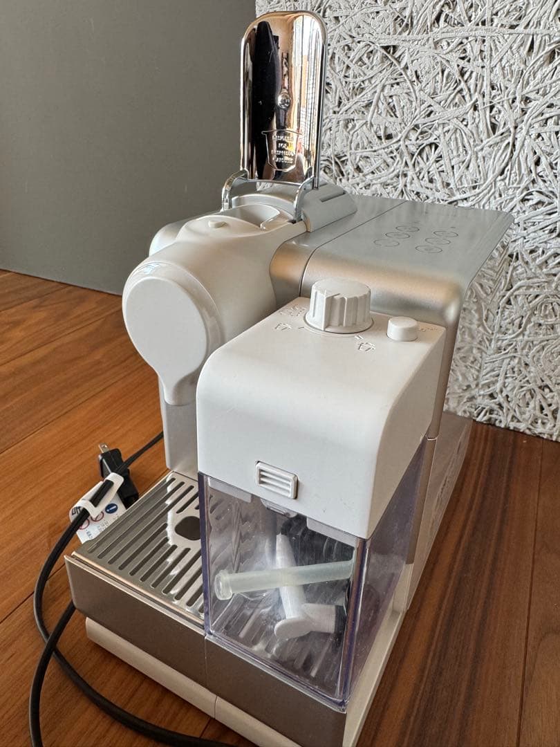 Nespresso エスプレッソマシン ホワイト/シルバー