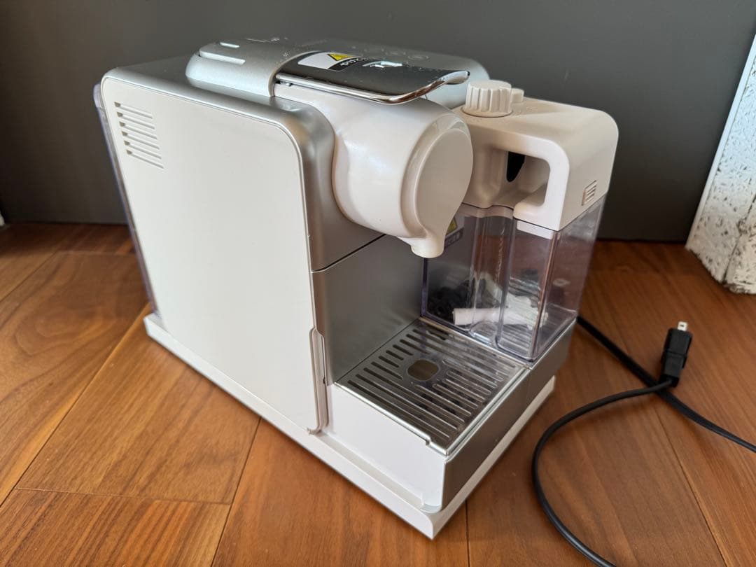 Nespresso エスプレッソマシン ホワイト/シルバー