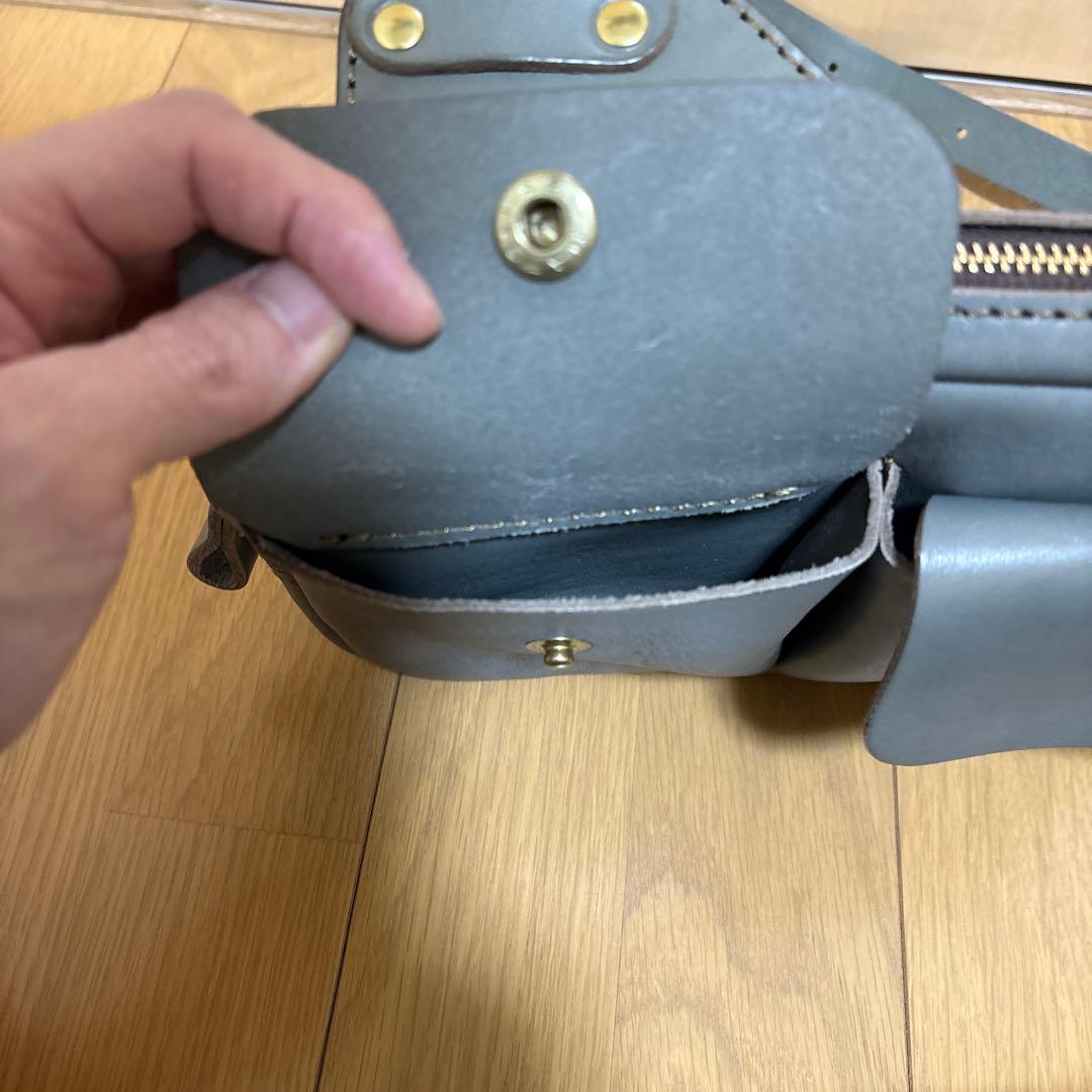 未使用品HERZ チェストバッグ 男女兼用 色　限定革アイビーグレイ