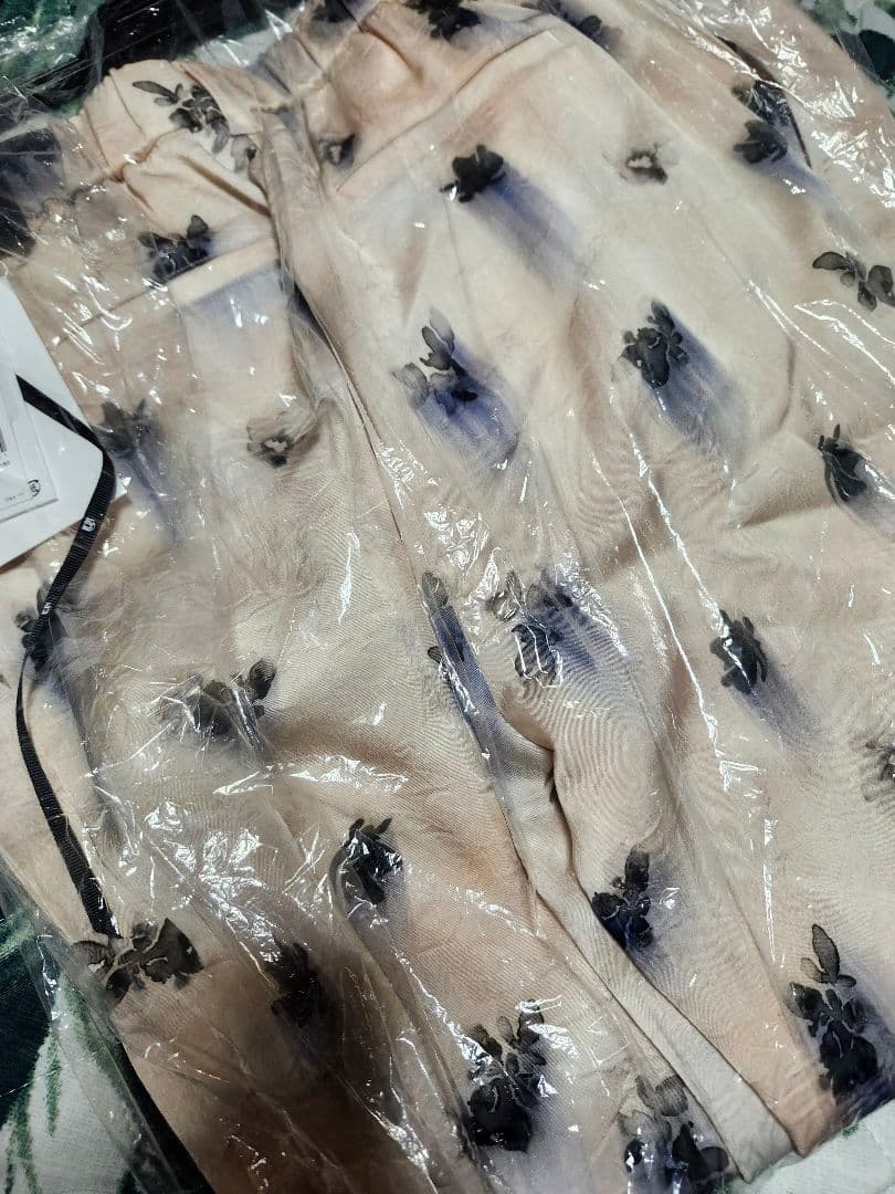 パンツ AmeriVINTAGE CLARA SATIN TUCK PANTS