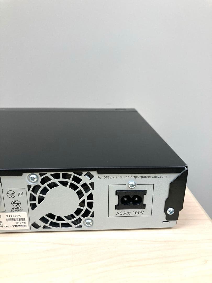 めっちゃ綺麗　1TB３チューナー シャープ　AQUOS BD-T 1800