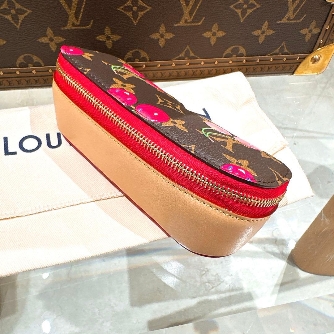 新品　完売品　ルイヴィトン　村上隆　サングラスポーチ GM モノグラムチェリー
