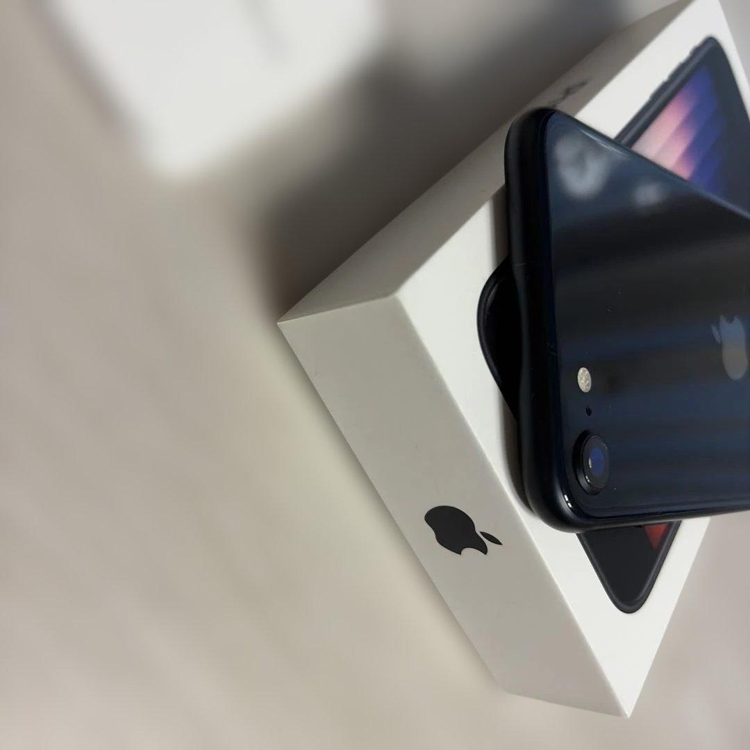 Apple iPhone SE (第三世代)ブラック 64G