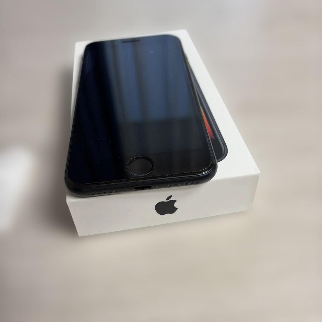 Apple iPhone SE (第三世代)ブラック 64G