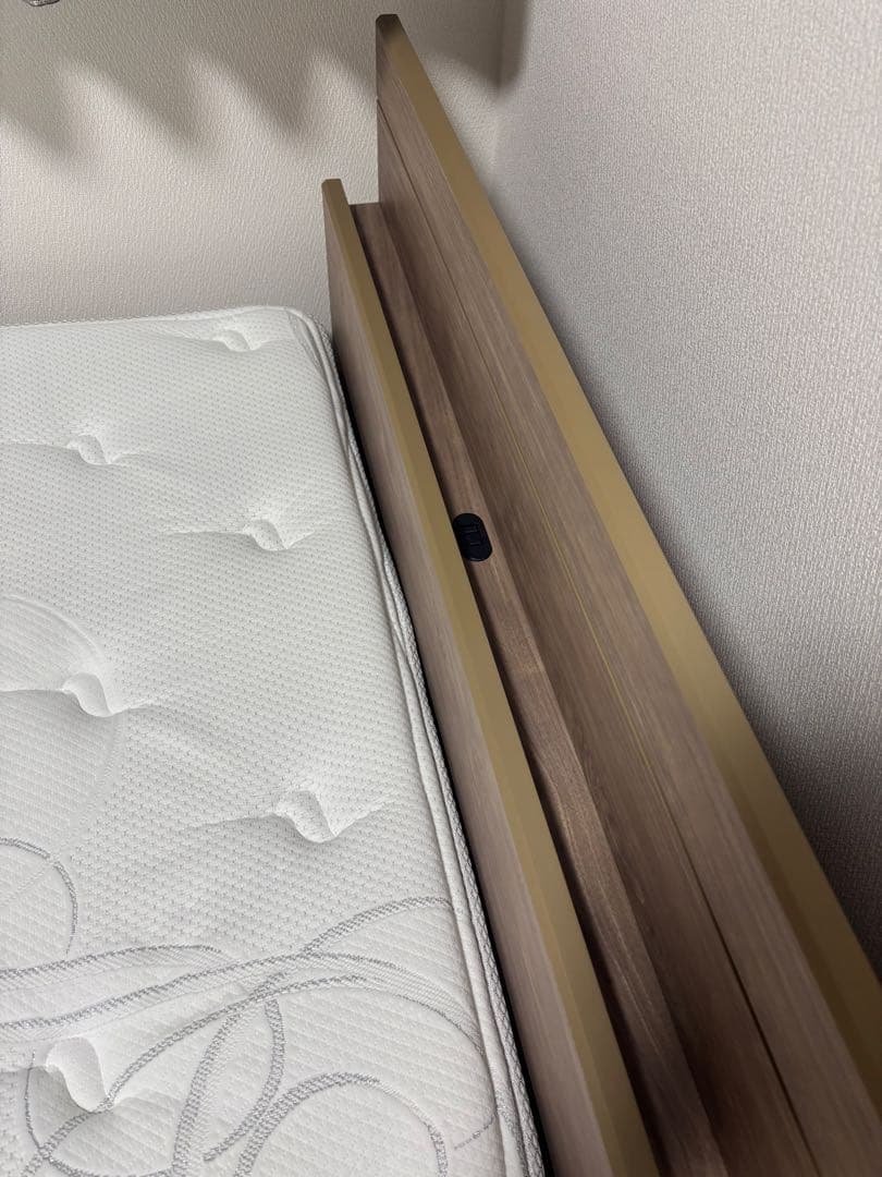 Rucci【正規品・美品・ほぼ未使用】シモンズ　マットレスベッドフレーム