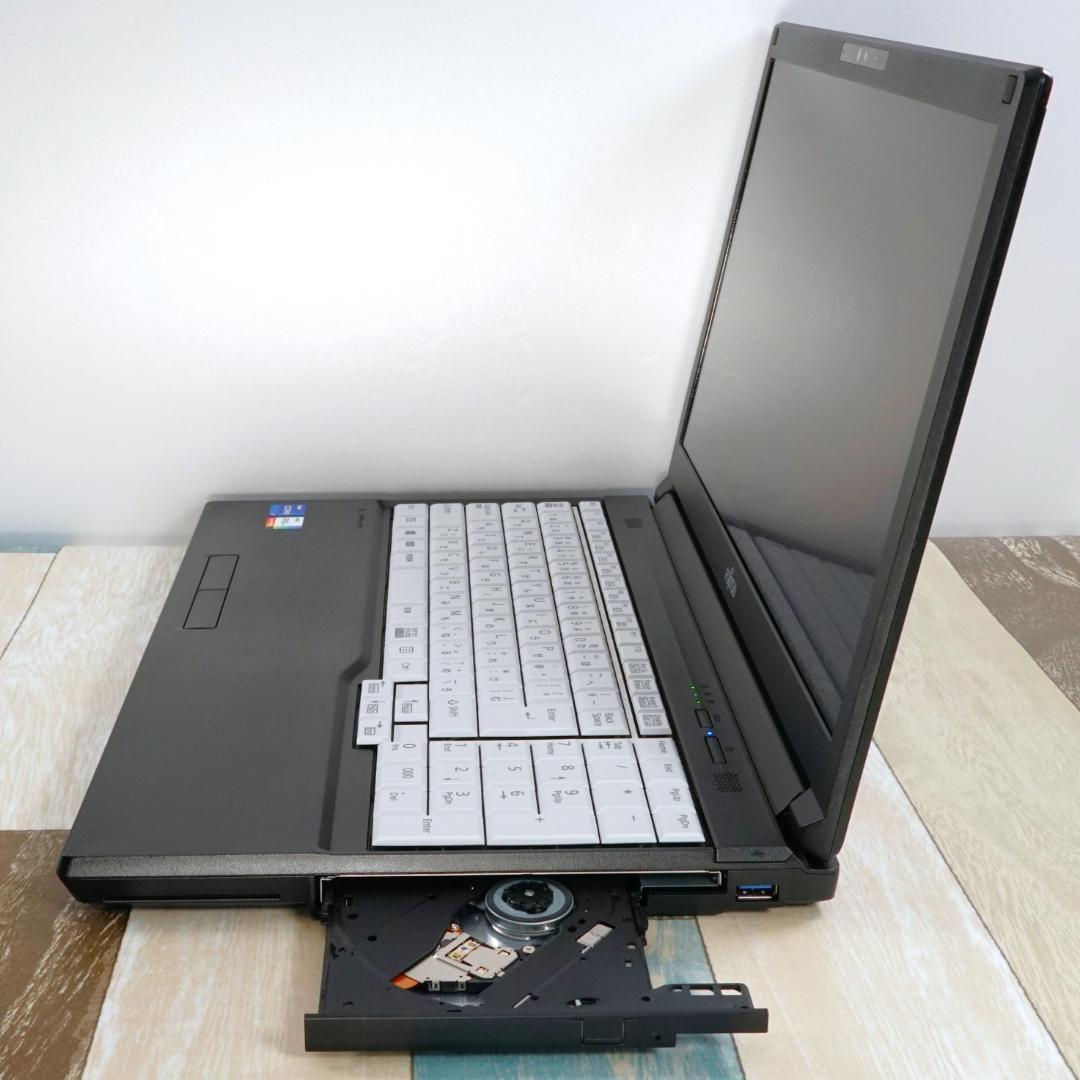 ３２ＧＢにメモリ増設済✨超高速大容量新品ＳＳＤ１ＴＢ搭載✨第１１世代ｉ７✨極美品