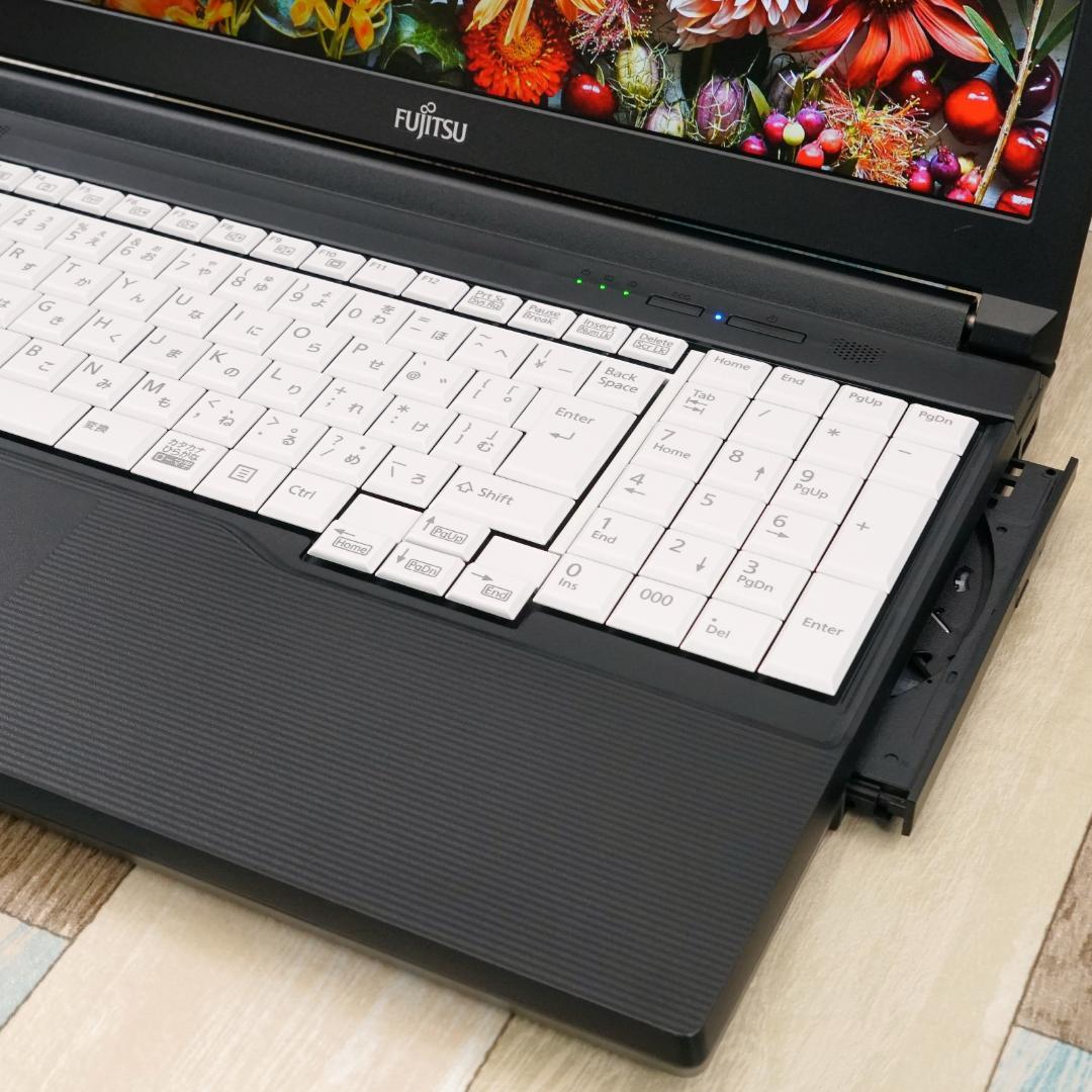 ３２ＧＢにメモリ増設済✨超高速大容量新品ＳＳＤ１ＴＢ搭載✨第１１世代ｉ７✨極美品