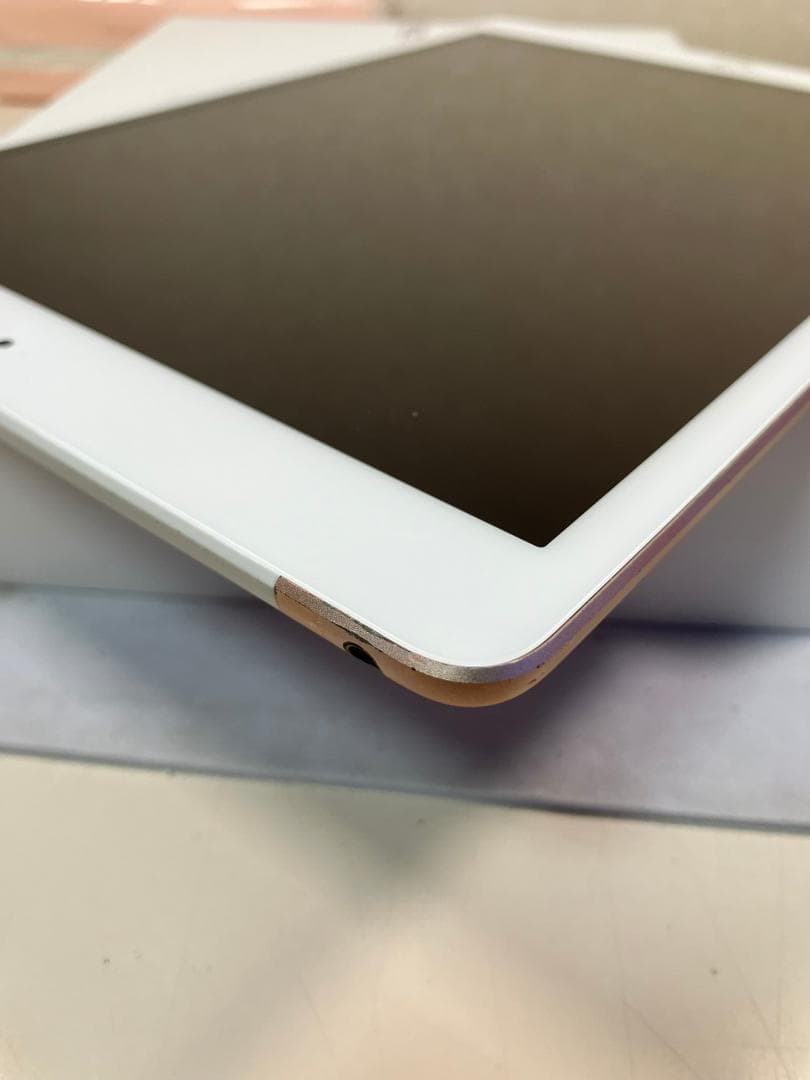 iPad 7世代　32GB ゴールド　セルラー カバーガラス付