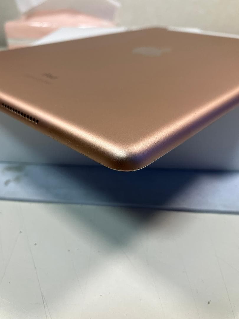 iPad 7世代　32GB ゴールド　セルラー カバーガラス付