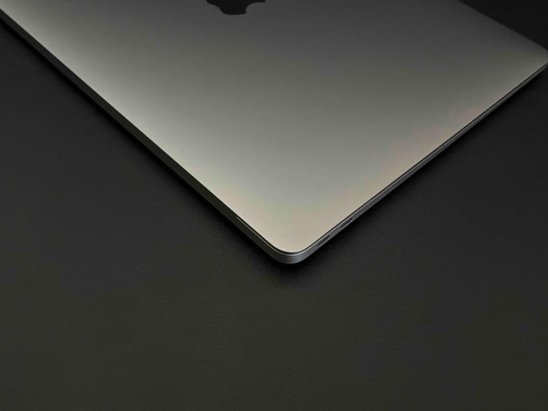 【美品】MacBook Air（M1,2020）13.3㌅ 512GB CTO