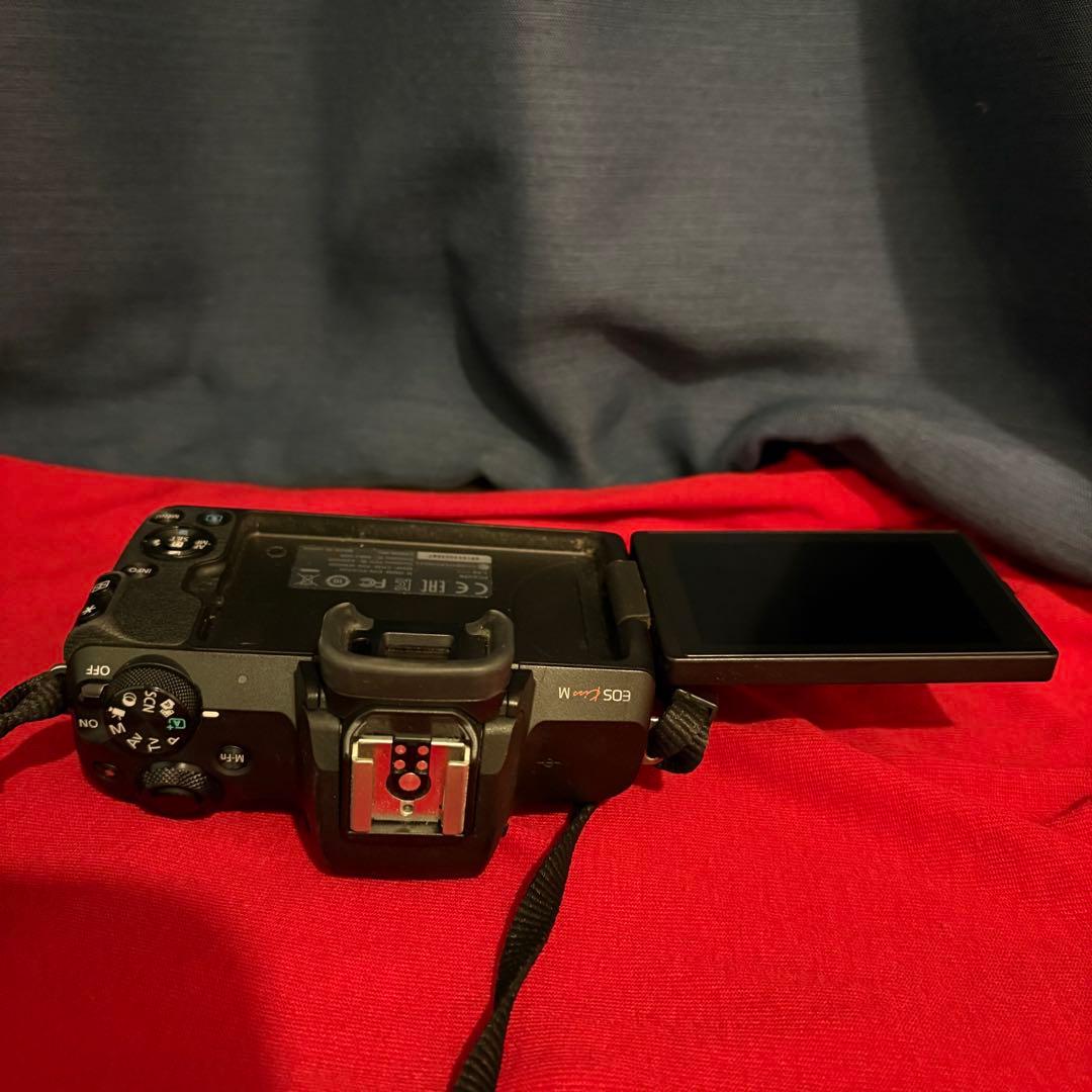 Canon EOS KISS M レンズキット