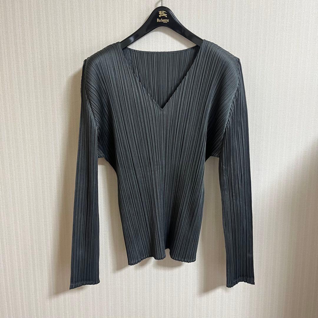 PLEATSPLEASE イッセイミヤケ カットソー　グレー　V襟　3