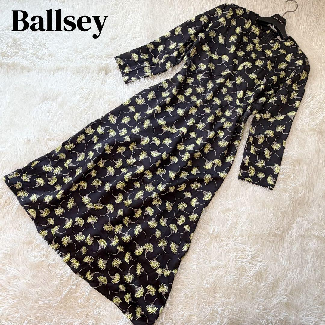 美品　ボールジィ パトリニアプリント バックタックワンピース　トゥモローランド