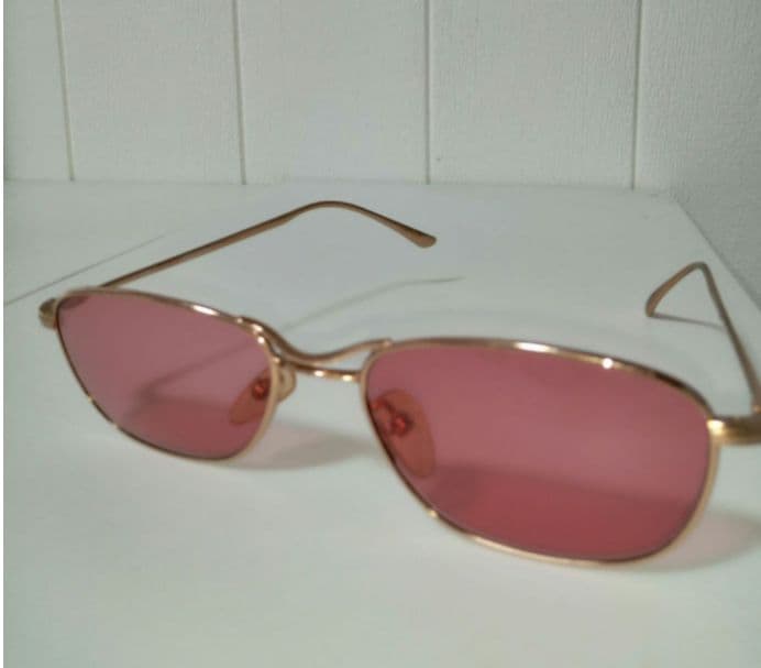 GUCCI メタルフレーム レッド レンズ のサングラス グッチ