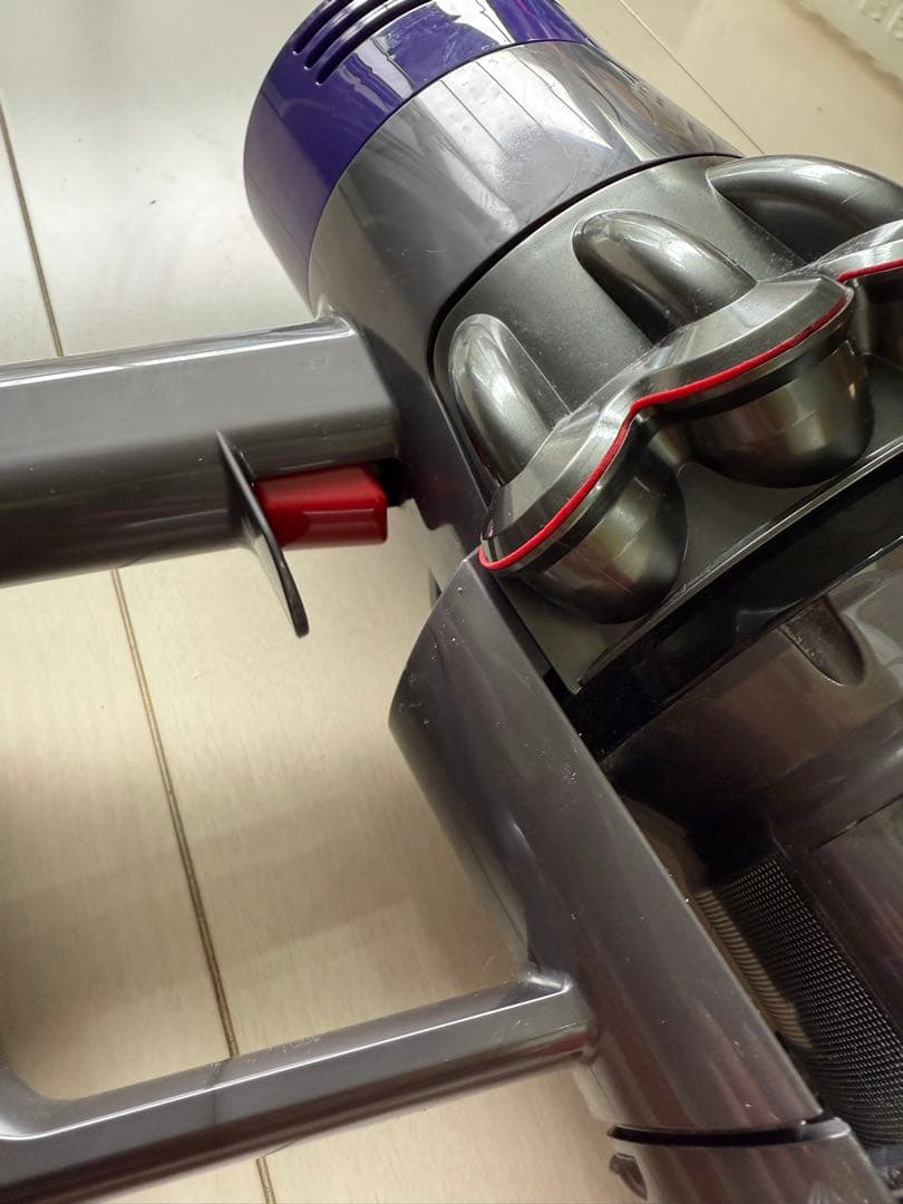 Dyson V10 コードレス掃除機 本体　中古品・ジャンク品