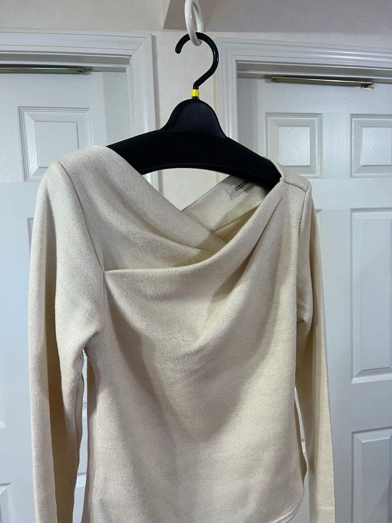 COCO DEAL アシメネックオフショルダーカットソー ベージュ