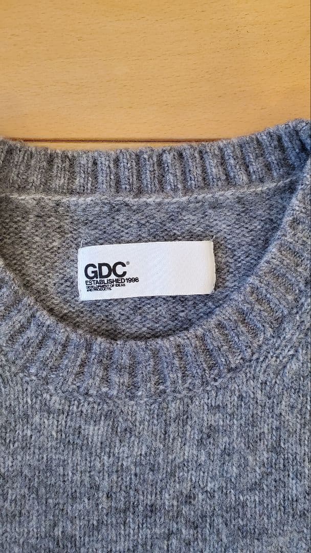 GDC 星柄 ニットセーター グレー