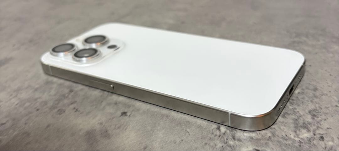 Apple iPhone 15 Pro ホワイト 本体