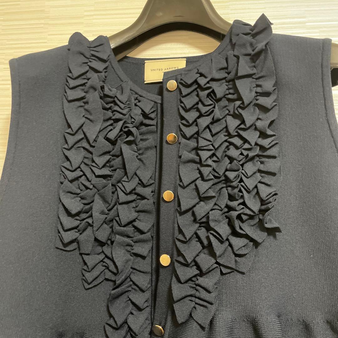 週末限定セール！新品未使用！ユナイテッドアローズ⭐︎ミニフリルニットベスト紺