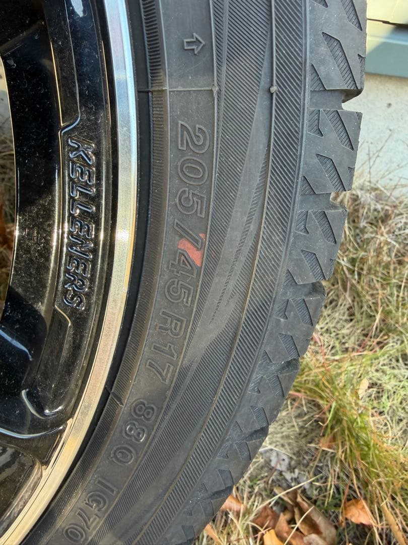 とし　KELLENERS 17インチ スタッドレスタイヤ4本