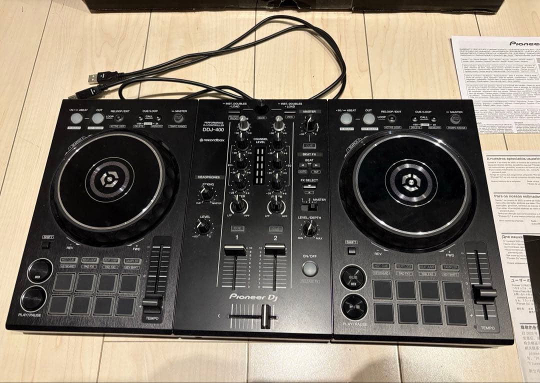 Pioneer DJ DDJ-400 コントローラーとスタンド