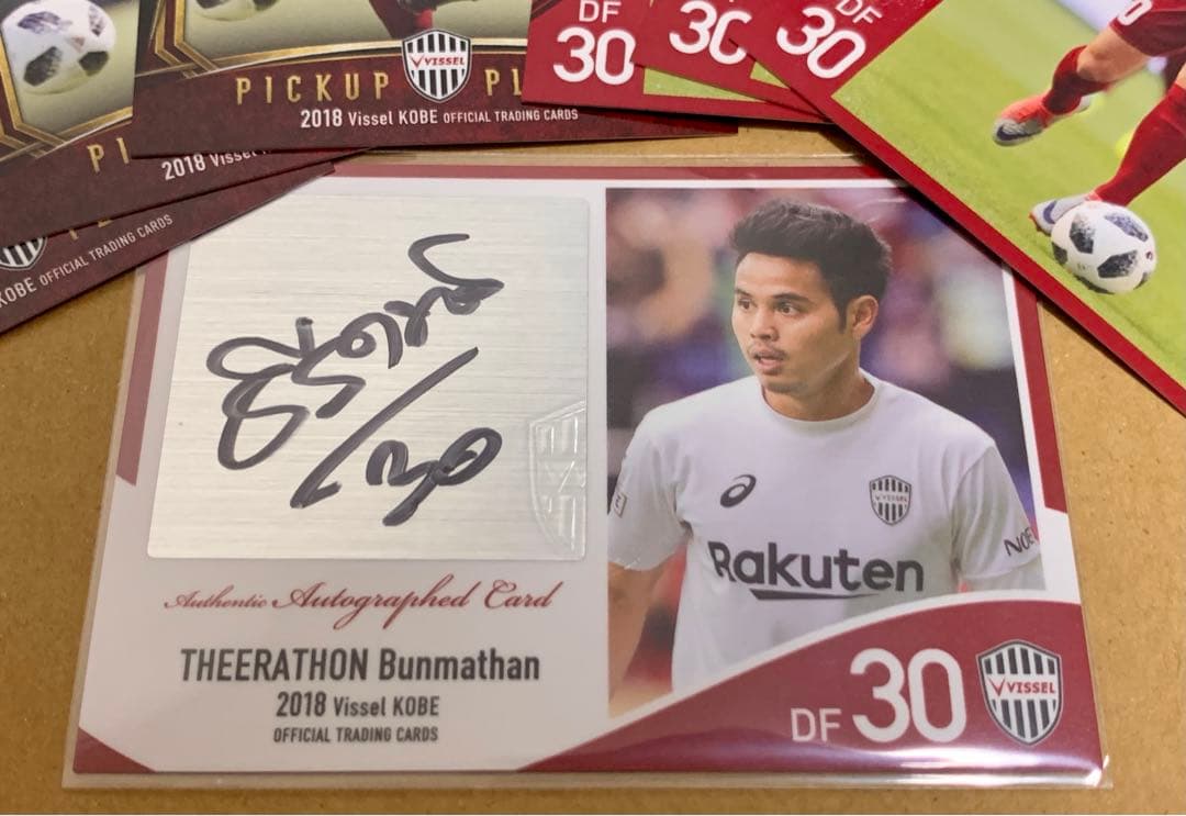 ヴィッセル神戸 No.30 ティーラトン 直筆サインカード
