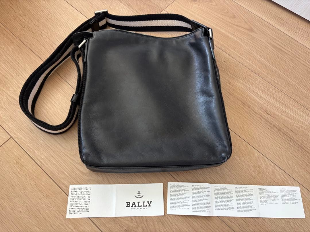 BALLYレザーショルダーバッグ