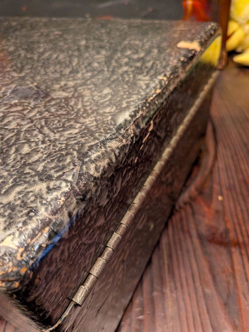 B*A様 パラゴン (Paragon) のポータブル蓄音機です。﻿