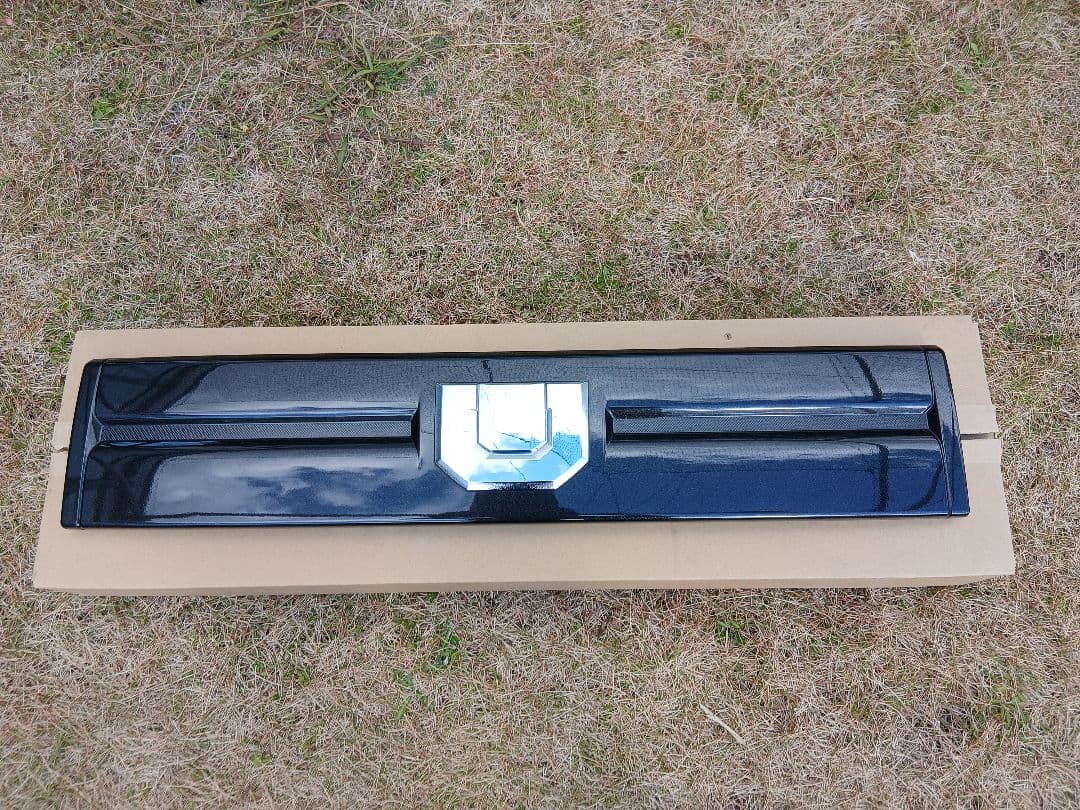 ウェイク　フロントグリル　ラジエーターグリル