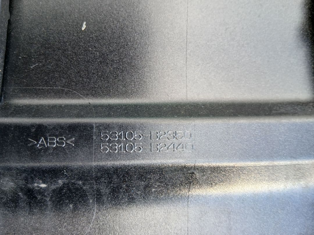 ウェイク　フロントグリル　ラジエーターグリル