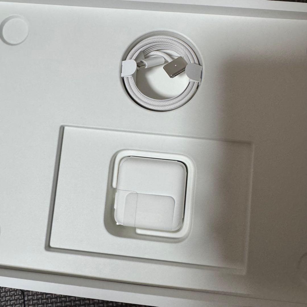 【美品】Apple M2チップ搭載13インチMacBook Air スターライト