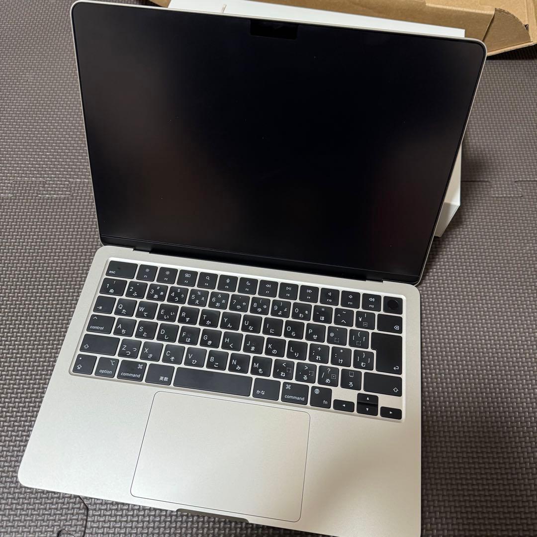 【美品】Apple M2チップ搭載13インチMacBook Air スターライト