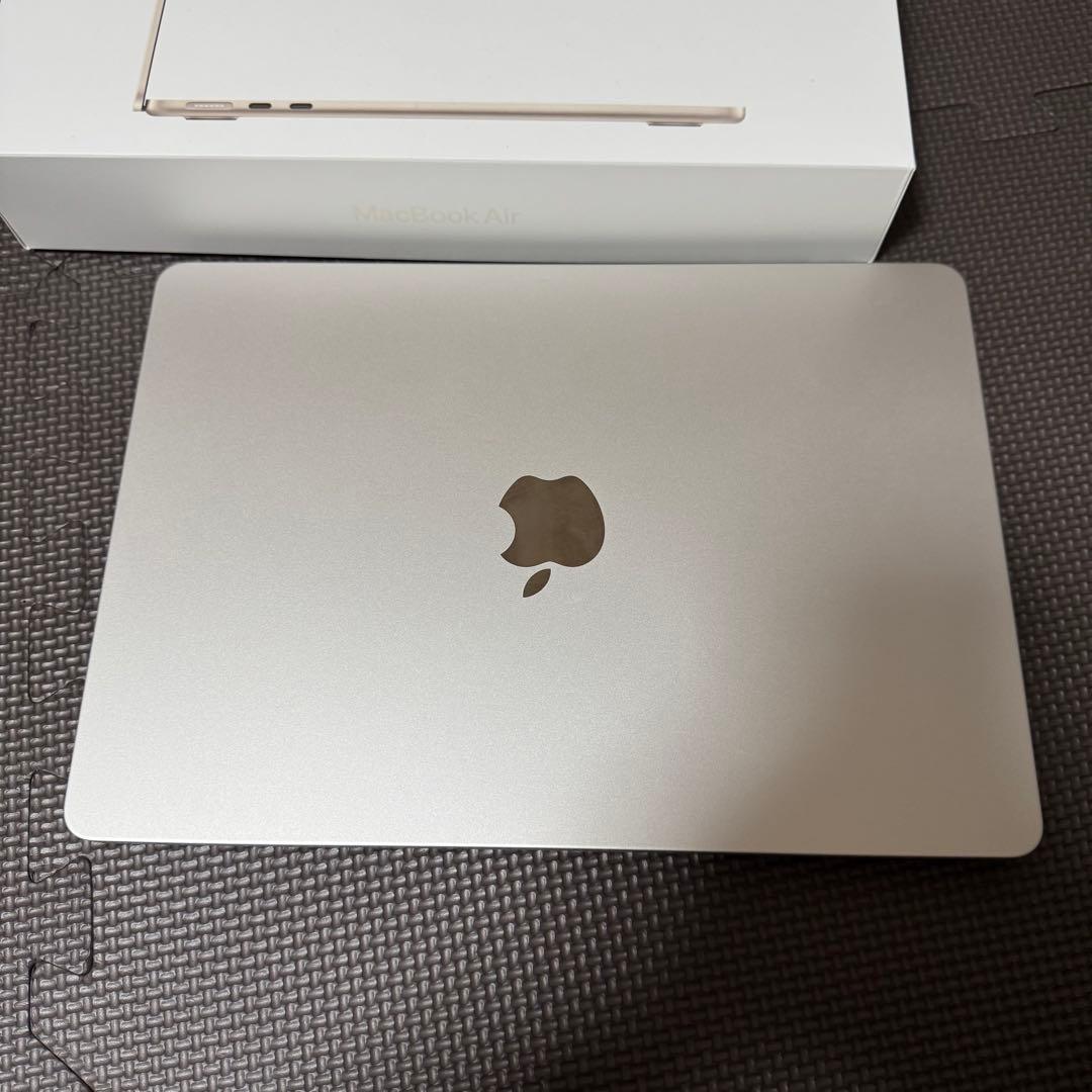 【美品】Apple M2チップ搭載13インチMacBook Air スターライト
