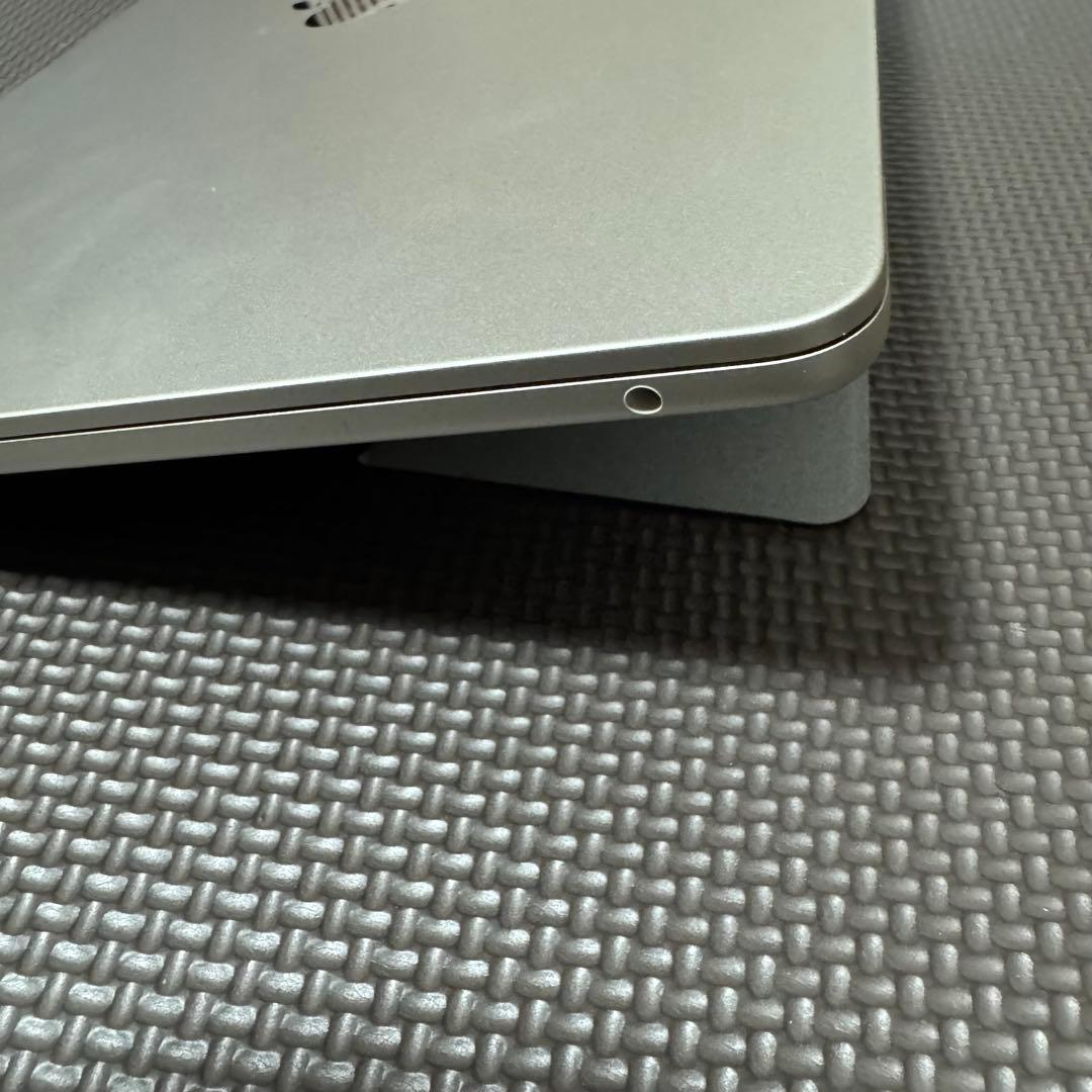 【美品】Apple M2チップ搭載13インチMacBook Air スターライト