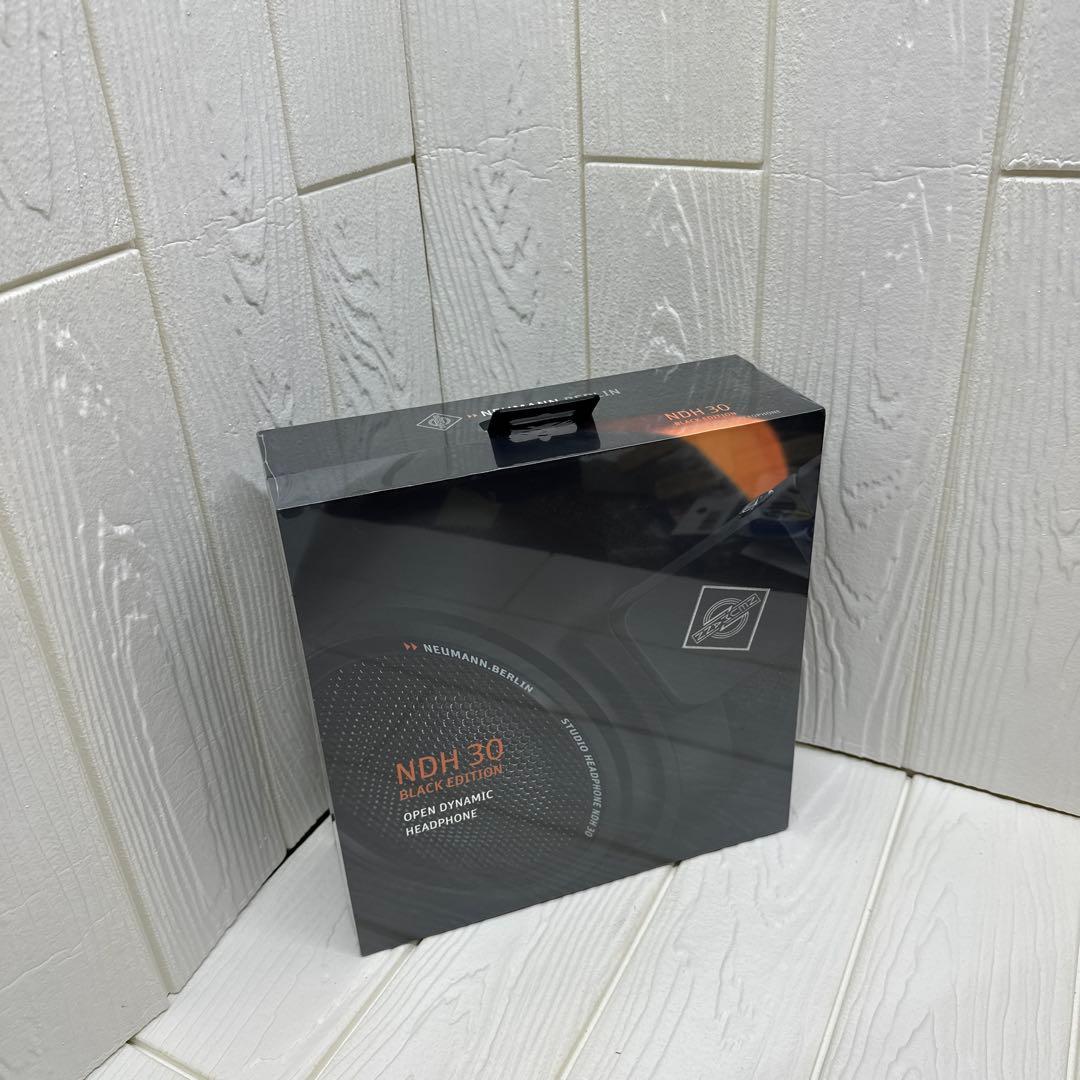 新品未開封　Neumann NDH 30 Black Edition