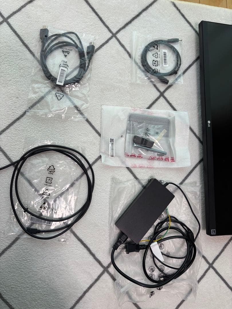 LG 4K 27UN880-B エルゴノミクス アーム スタンド 27インチ