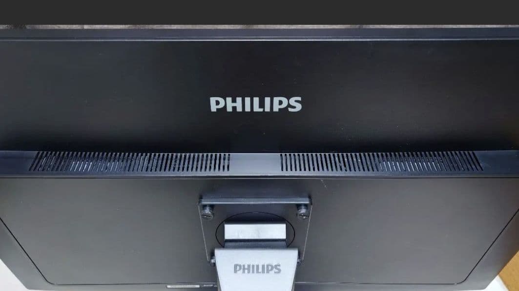 【ジャンク品扱い】PHILIPS 31.5インチ 4Kディスプレイ