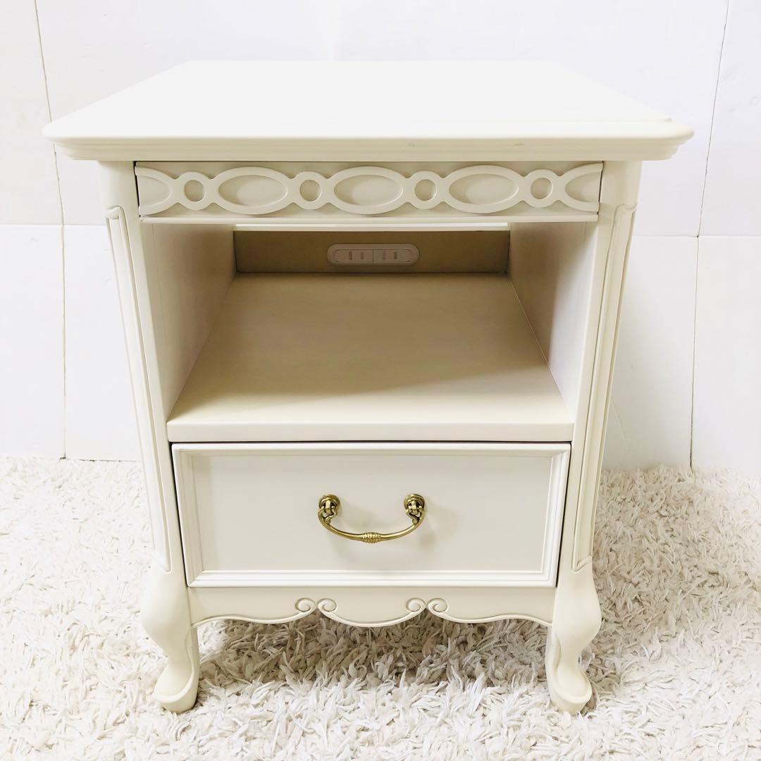 東海家具　ナイトテーブル　猫脚　木製　コンセント付き　完成品